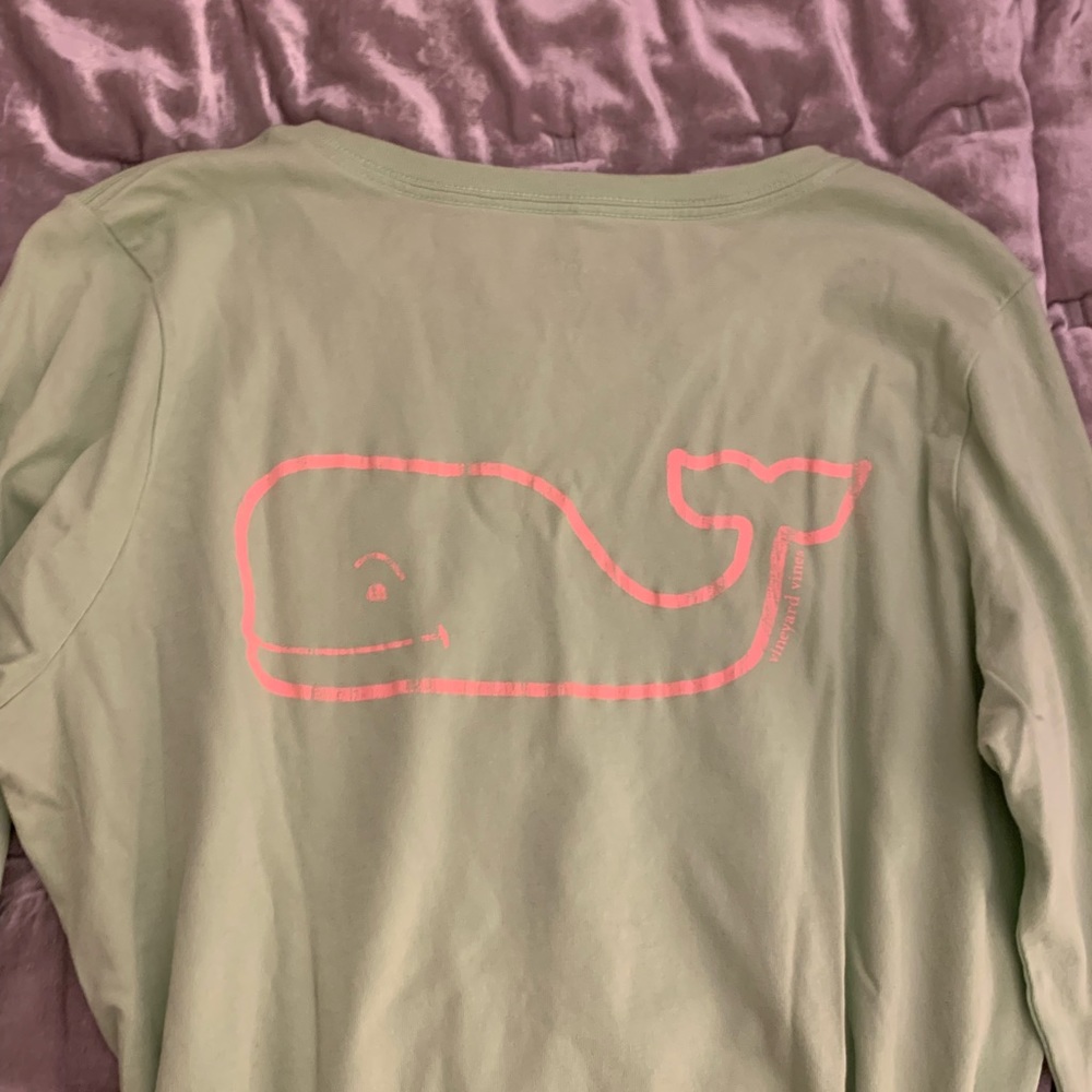 Vineyard vines long sleeve logo tee- super comfy!